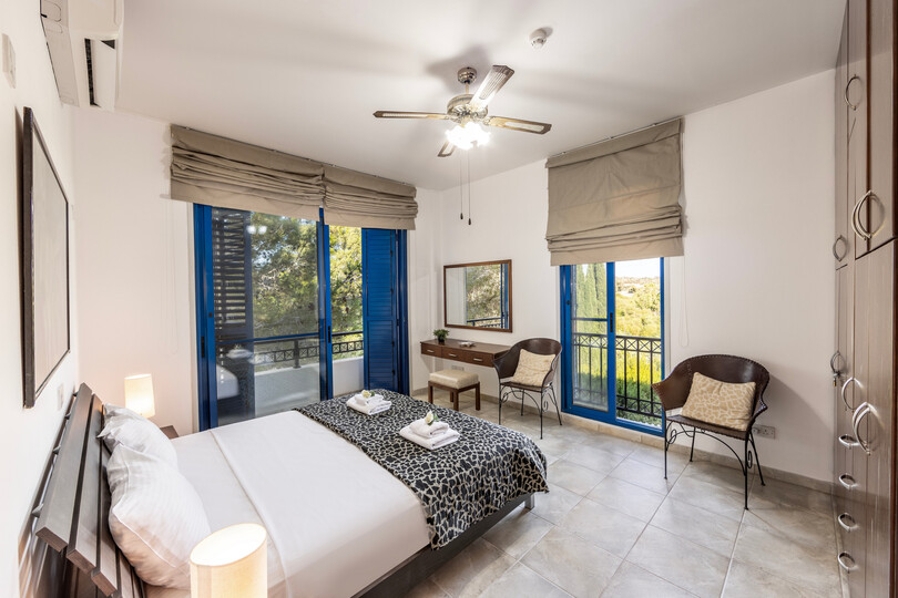5 Star Villa Sycamore Seaview - Tranquil Countryside Escape.