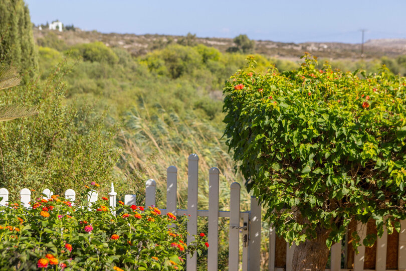 5 Star Villa Sycamore Seaview - Tranquil Countryside Escape.