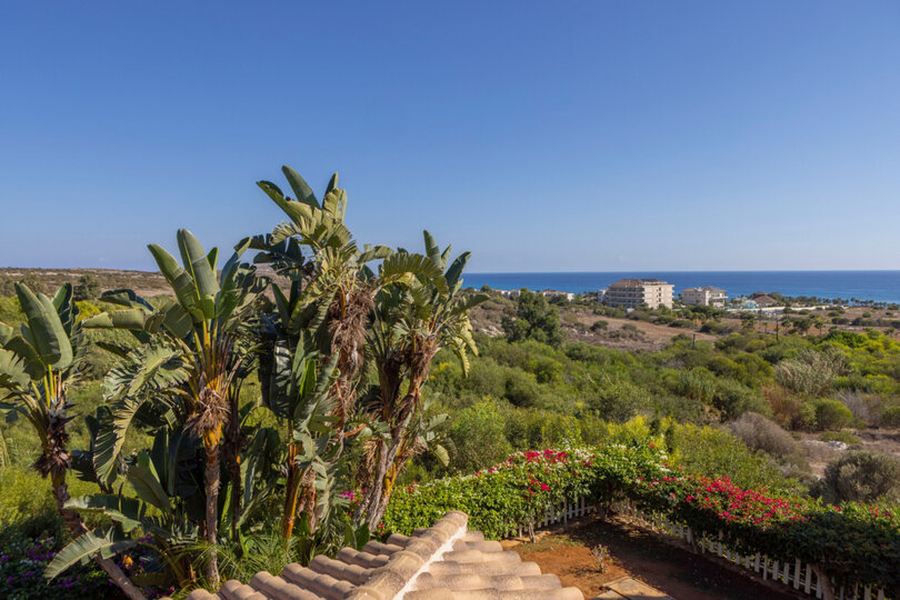 5 Star Villa Sycamore Seaview - Tranquil Countryside Escape.