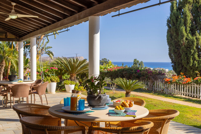 5 Star Villa Sycamore Seaview - Tranquil Countryside Escape.