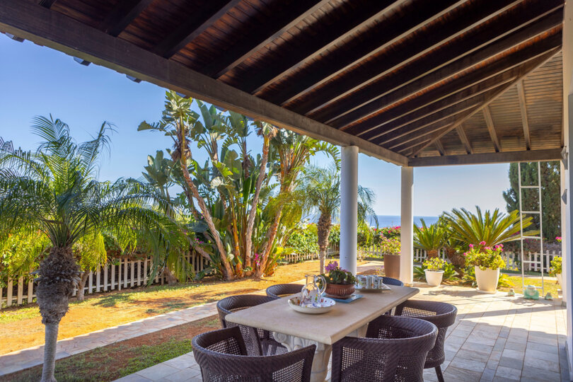 5 Star Villa Sycamore Seaview - Tranquil Countryside Escape.