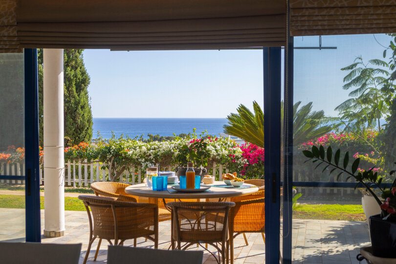 5 Star Villa Sycamore Seaview - Tranquil Countryside Escape.