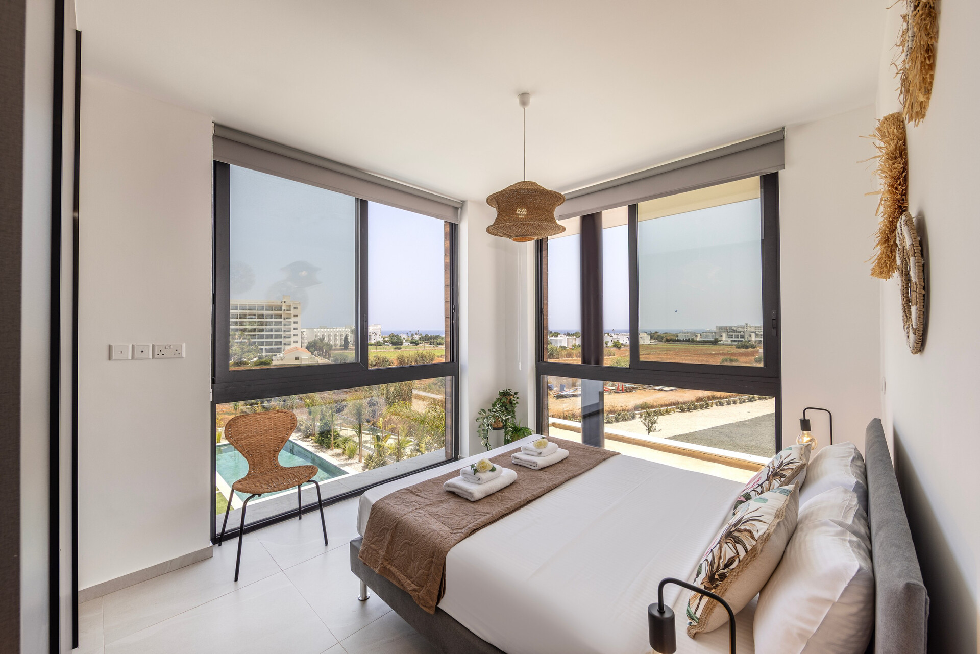 5 Star Villa Aqua Pearl - Contemporary Coastal Escape