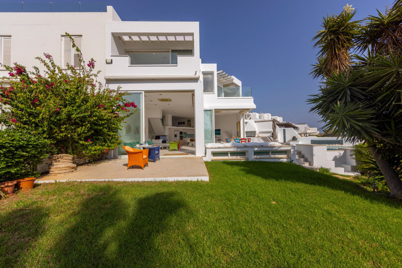 5 Star Villa AleMar Seafront - Designer Coastal Elegance