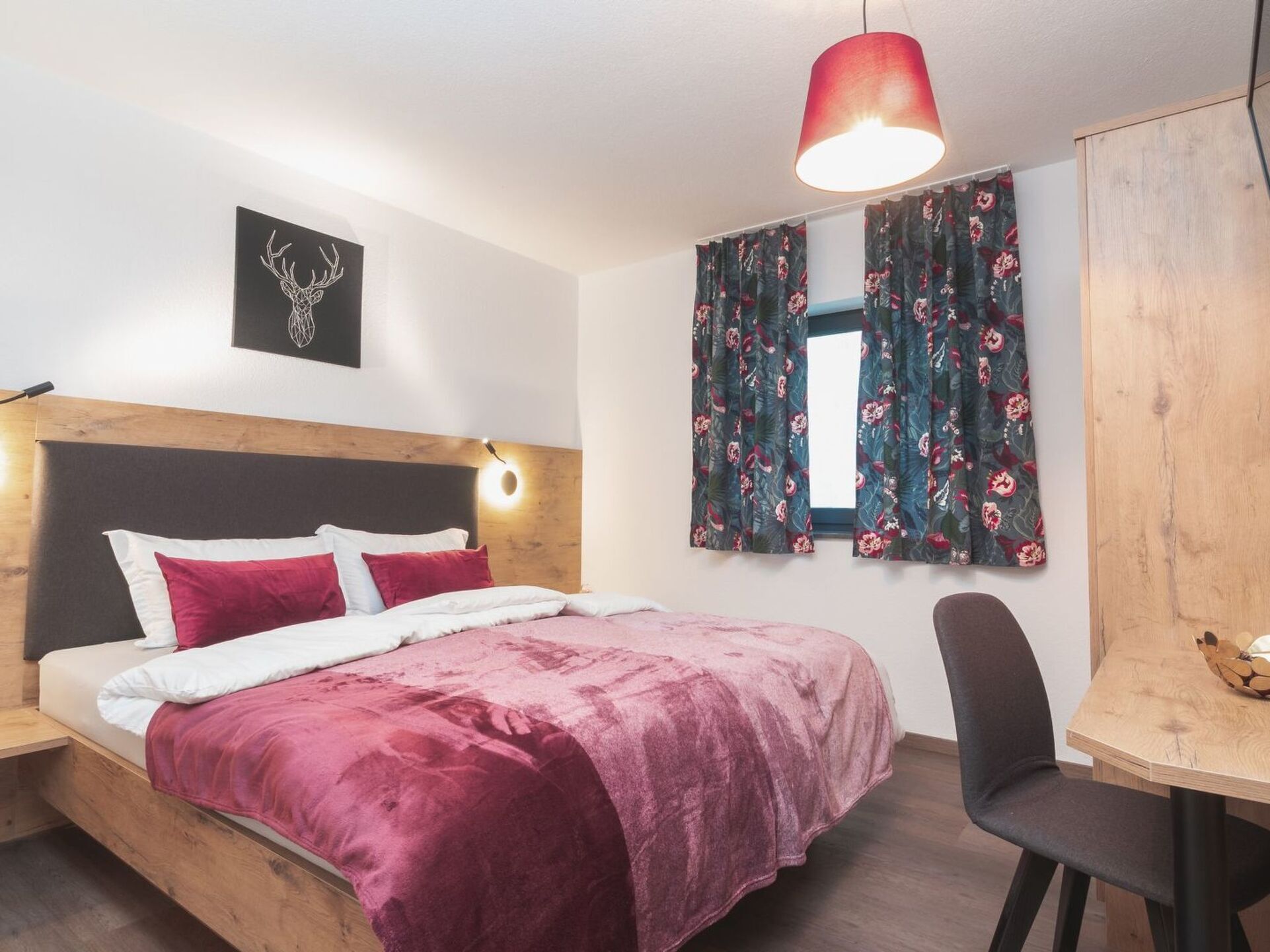 Luxurious 2-Bed Apartment in Landeck, Sleeps 3, 1130
