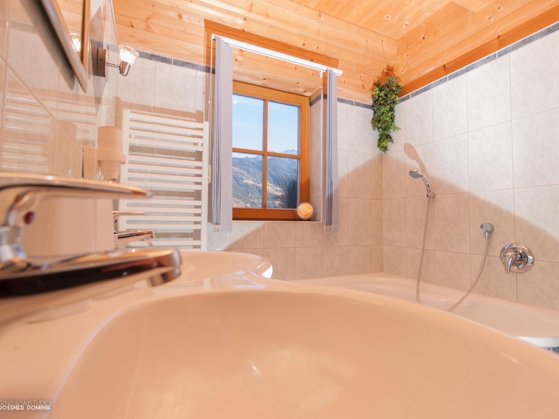 4-Bed House with Private Pool in Imst, Sleeps 8, 1132