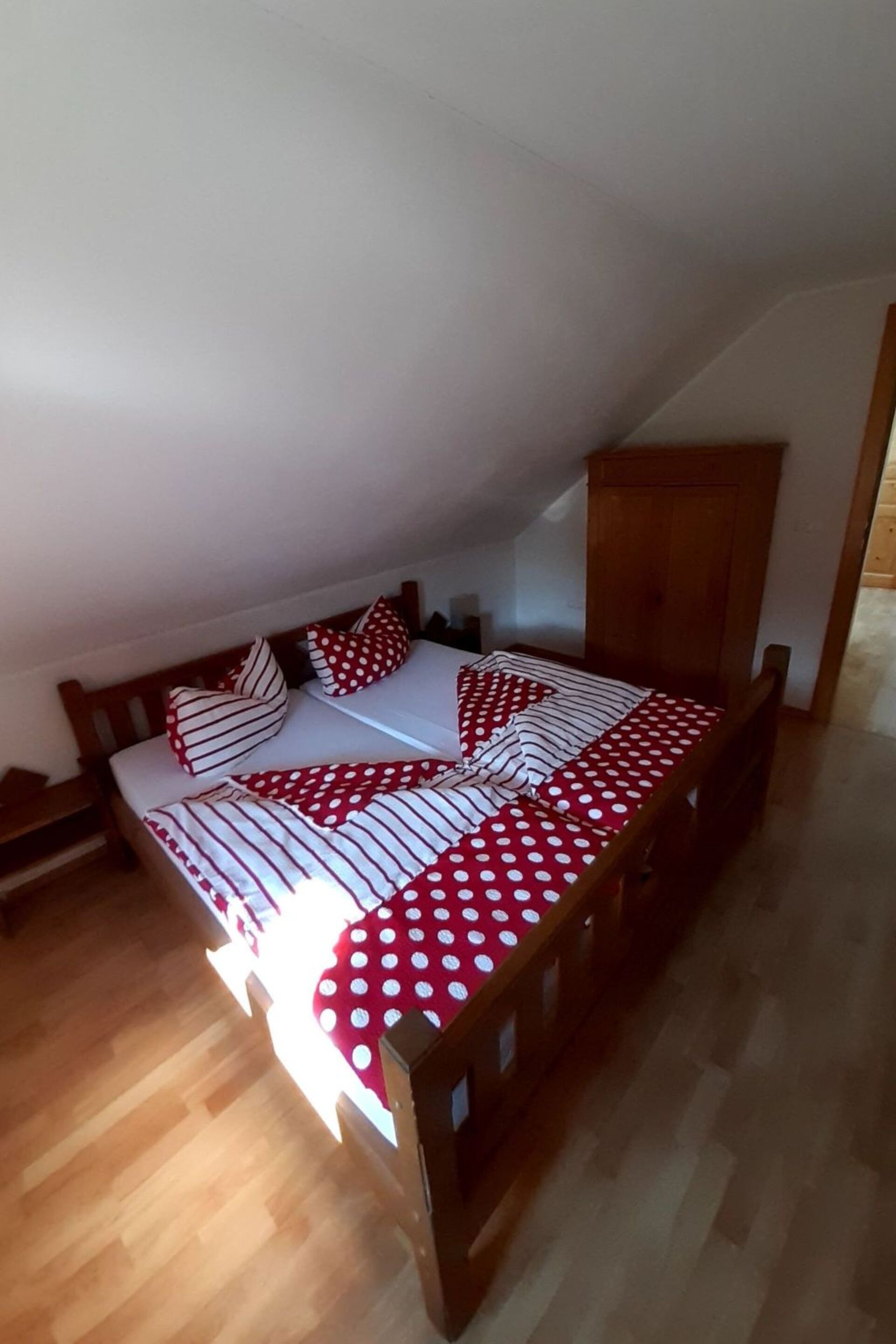 Charming 3-Bed Apartment in Deutschlandsberg, Sleeps 6, 1118