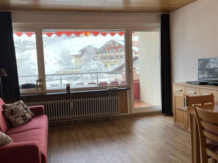 Beautiful 1-Bed Apartment in Bregenz, Sleeps 4, 1036