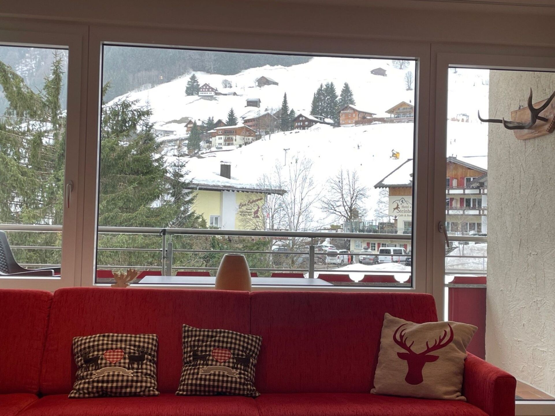 Beautiful 1-Bed Apartment in Bregenz, Sleeps 4, 1036