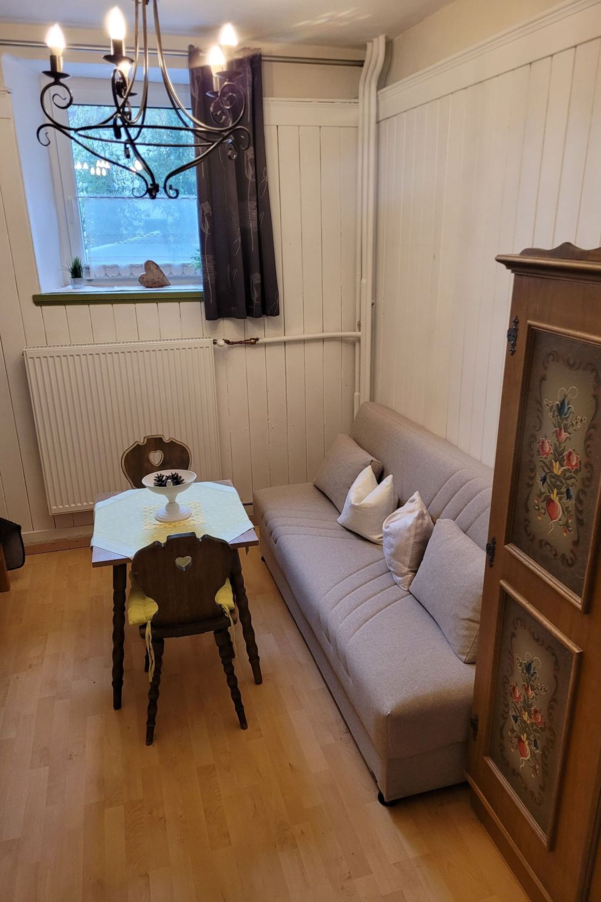 Idyllic 3-Bed Apartment in Reutte, Sleeps 6, 1114