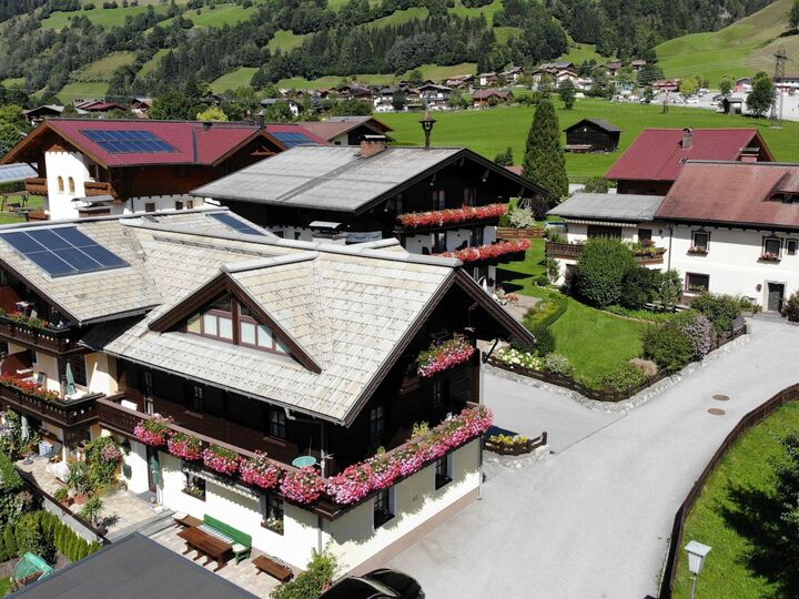 1-Bed Apartment in Sankt Johann im Pongau, Sleeps 4, 1095, Dorfgastein, Austria