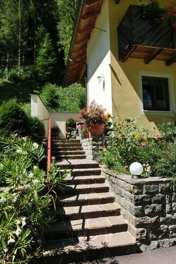 2-Bed Apartment in Bezirk Sankt Polten-Land, Sleeps 4, 1000