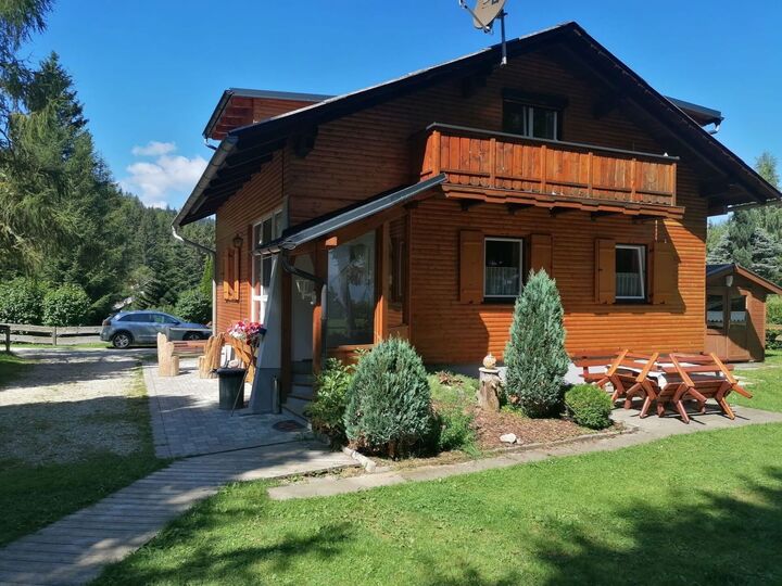 Delightful 4-Bed House in Wolfsberg, Sleeps 14, 1030, Kliening, Austria
