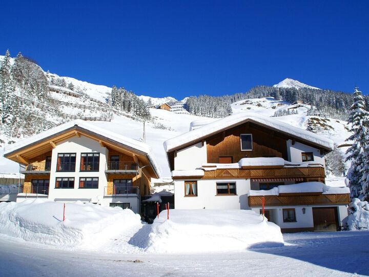 Charming 3-Bed Apartment in Bregenz, Sleeps 8, 1026
