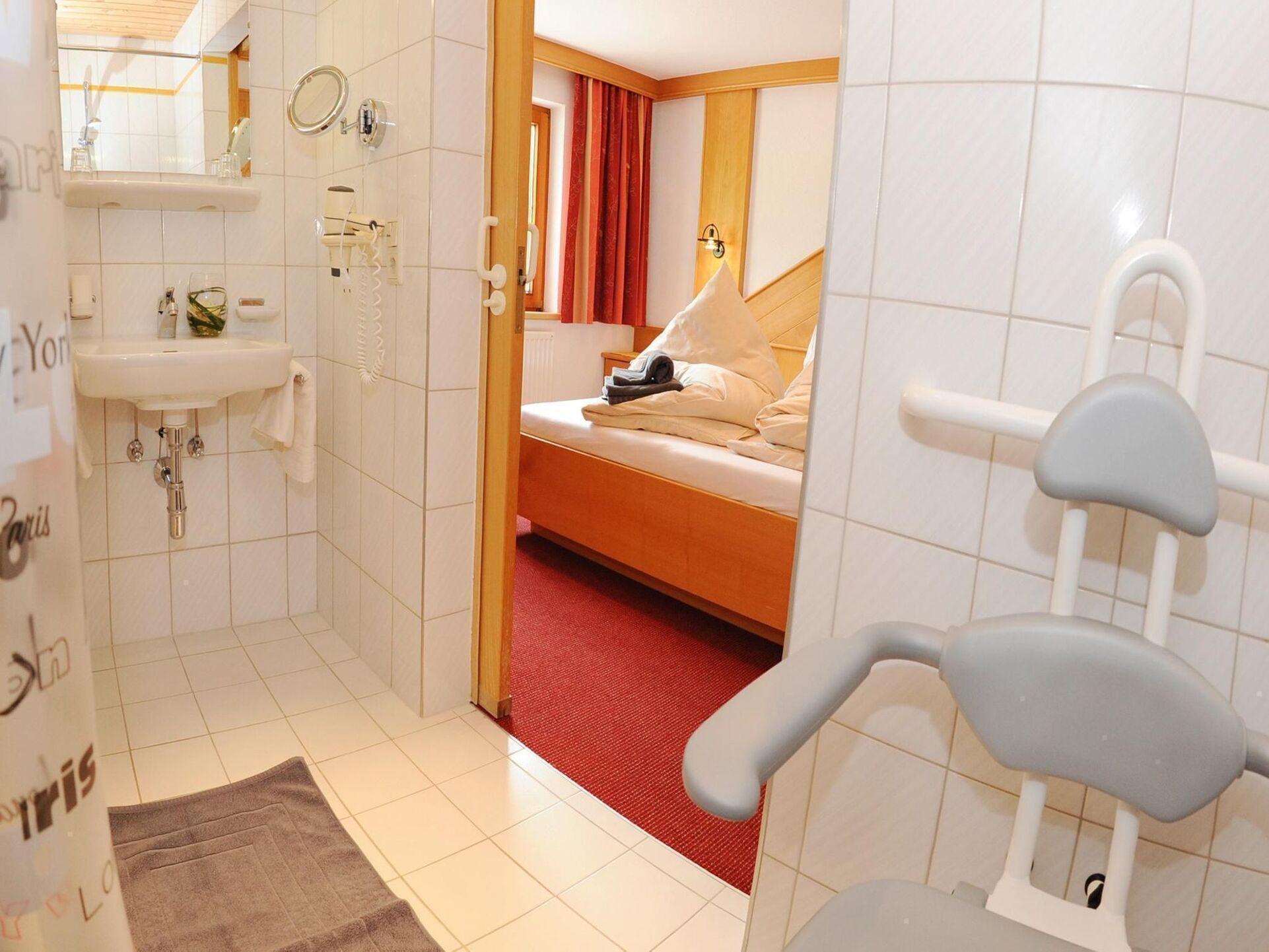 Spacious 2-Bed Apartment in Landeck, Sleeps 5, 1111