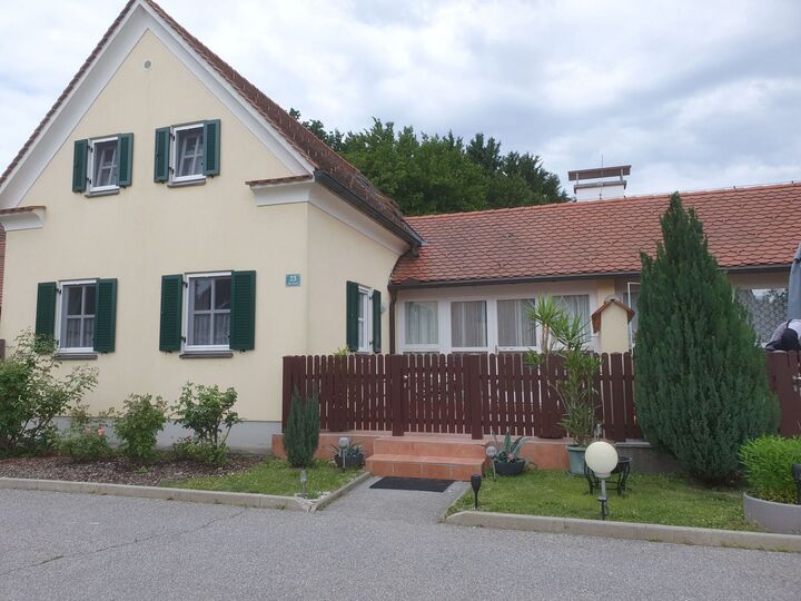 Idyllic 2-Bed House in Hartberg-Furstenfeld, Sleeps 6, 1106, Bad Waltersdorf, Austria