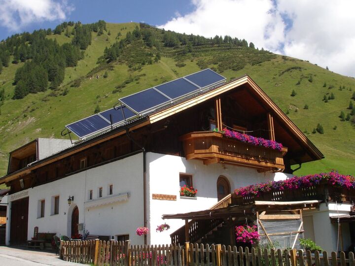 Luxurious 2-Bed Apartment in Innsbruck-Land, Sleeps 4, 1123, Tirol, Austria