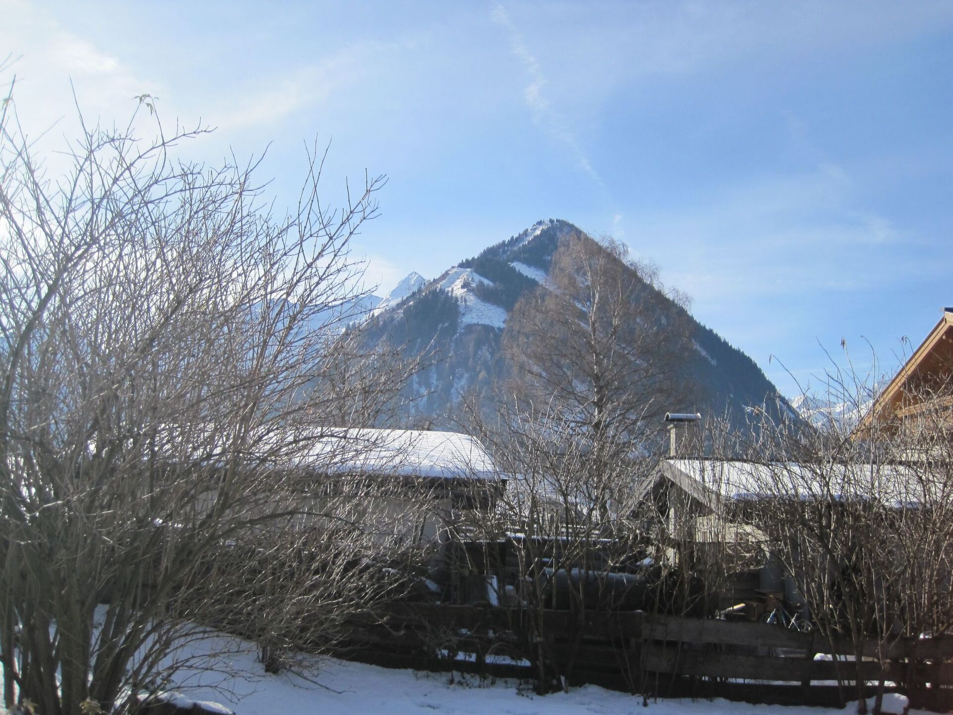 Spacious 2-Bed House in Zell am See, Sleeps 4, 1100