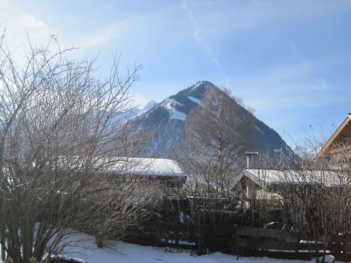 Spacious 2-Bed House in Zell am See, Sleeps 4, 1100