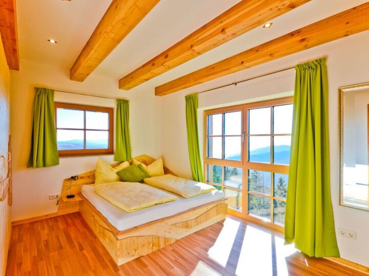 Delightful 4-Bed House in Wolfsberg, Sleeps 10, 1105