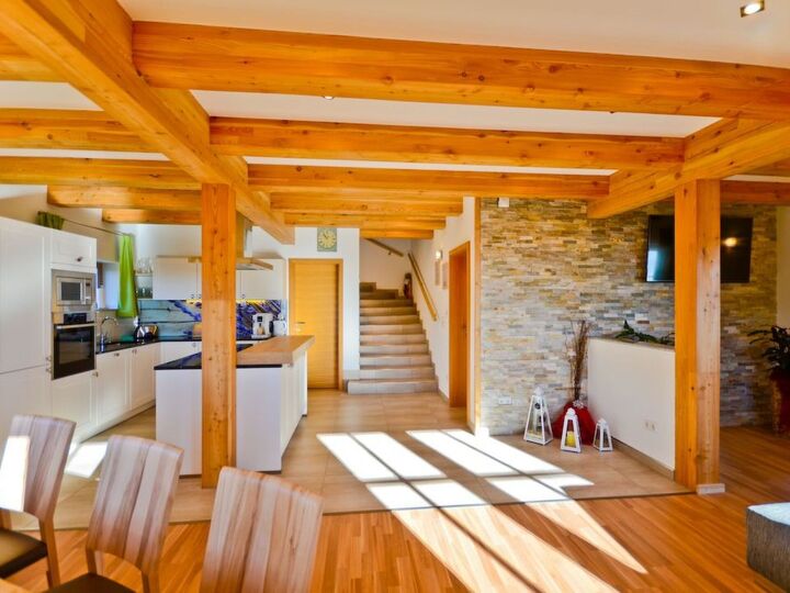 Delightful 4-Bed House in Wolfsberg, Sleeps 10, 1105