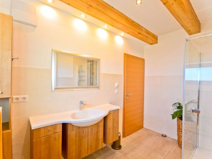 Delightful 4-Bed House in Wolfsberg, Sleeps 10, 1105