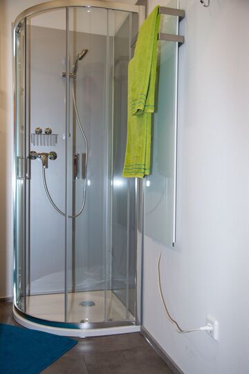 Stunning 3-Bed House in Wolfsberg, Sleeps 6, 1093