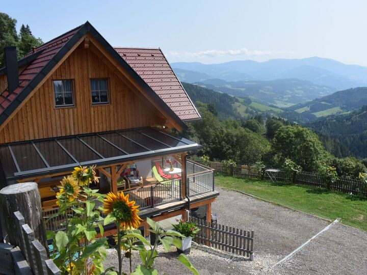 3-Bed House with Mountain View in Wolfsberg, Sleeps 10, 1090, Wolfsberg, Austria