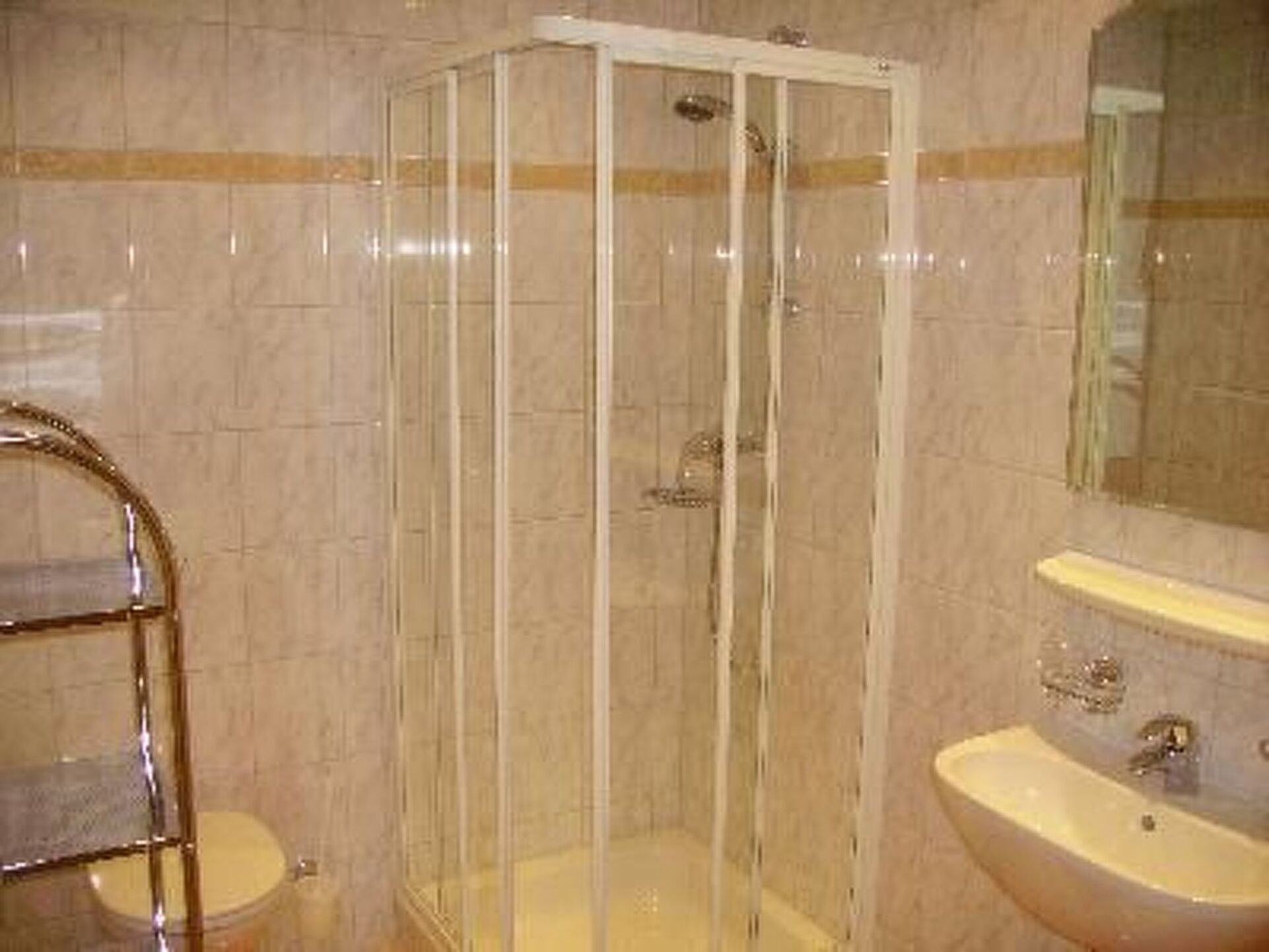 Exclusive 2-Bed Apartment in Imst, Sleeps 4, 1168
