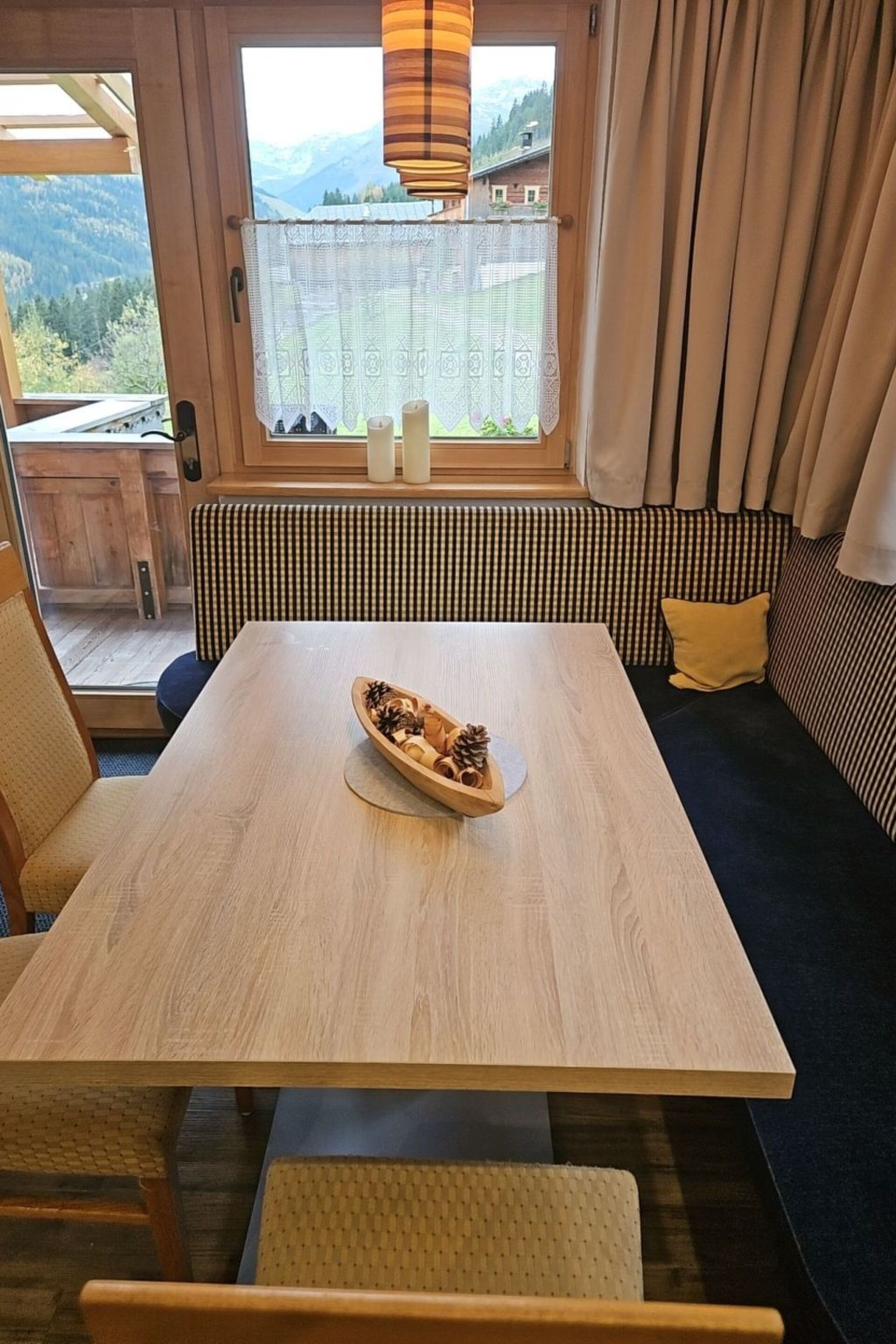 Delightful 4-Bed Apartment in Schwaz, Sleeps 7, 1174
