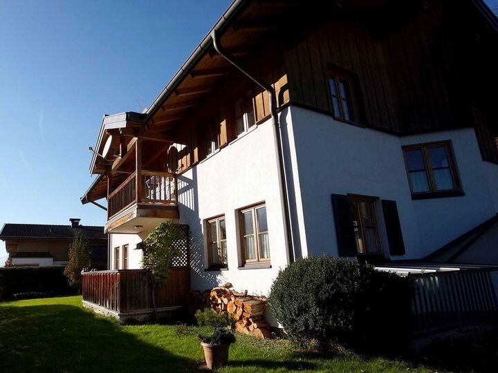 Elegant 2-Bed Apartment in Zell am See, Sleeps 4, 1141