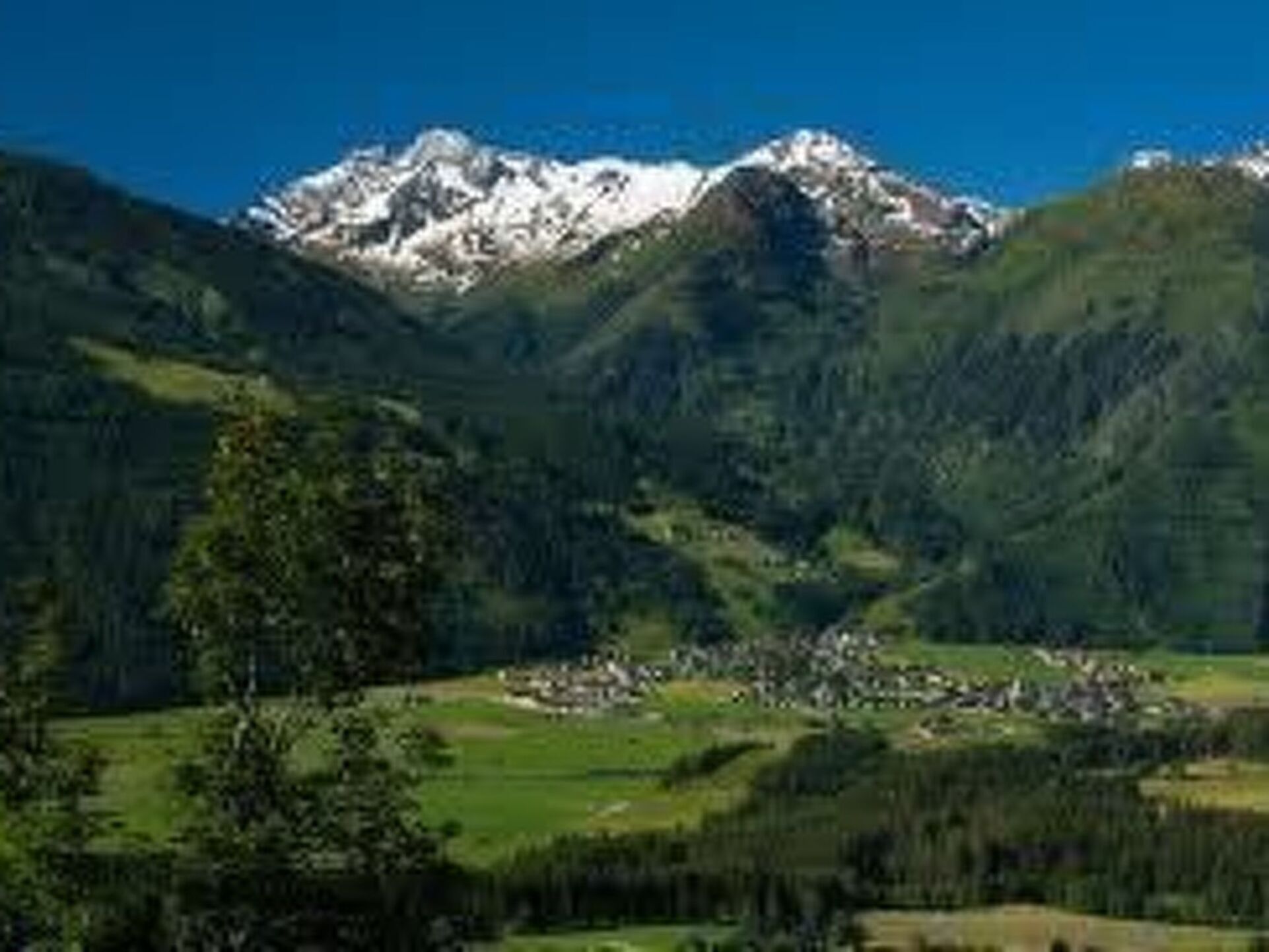 Beautiful 2-Bed Apartment in Zell am See, Sleeps 2, 1139