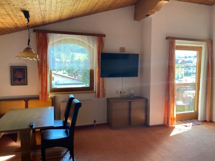 2-Bed Apartment in Sankt Johann im Pongau, Sleeps 3, 1129