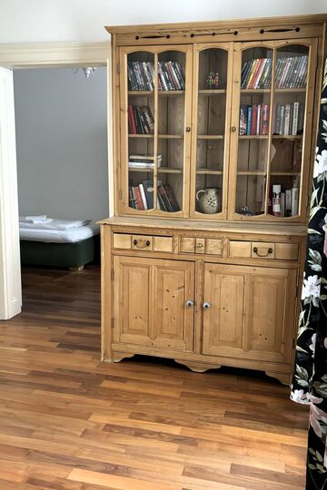 Spacious 6-Bed Apartment in Wien, Sleeps 10, 1010