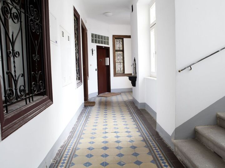 Spacious 6-Bed Apartment in Wien, Sleeps 10, 1010