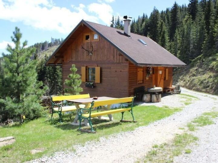 Tranquil 3-Bed House in Wolfsberg, Sleeps 3, 1076, Leiwald, Austria