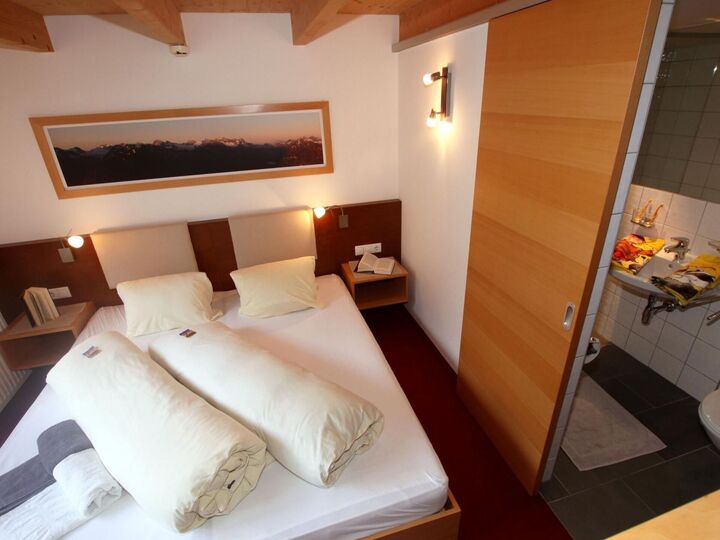 Charming 2-Bed Apartment in Landeck, Sleeps 2, 1141, Tirol, Austria