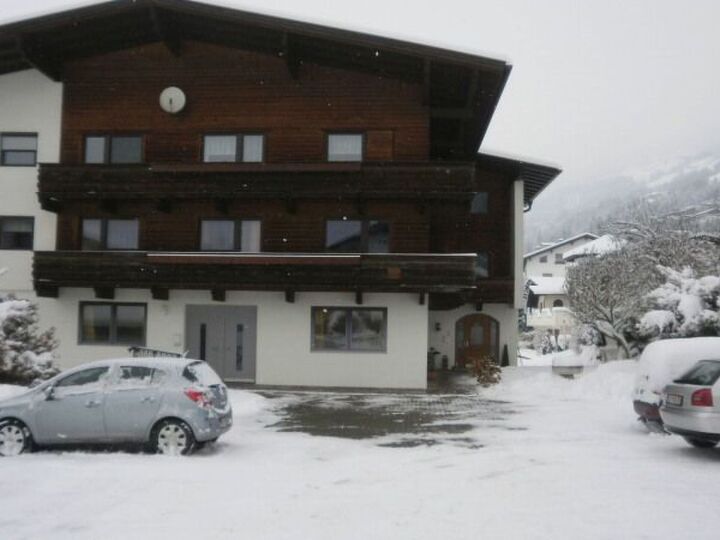Exclusive 3-Bed Apartment in Schwaz, Sleeps 5, 1145, Hart im Zillertal, Austria