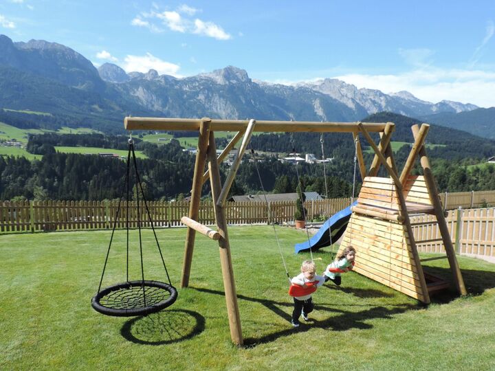 Charming 2-Bed Apartment in Hallein, Sleeps 4, 1119