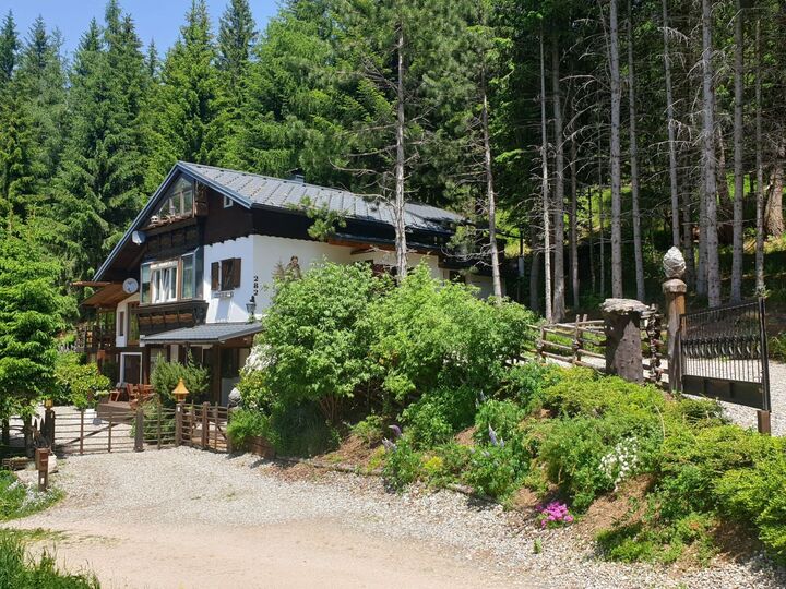 Stylish 7-Bed House in Wolfsberg, Sleeps 15, 1068, Kliening, Austria