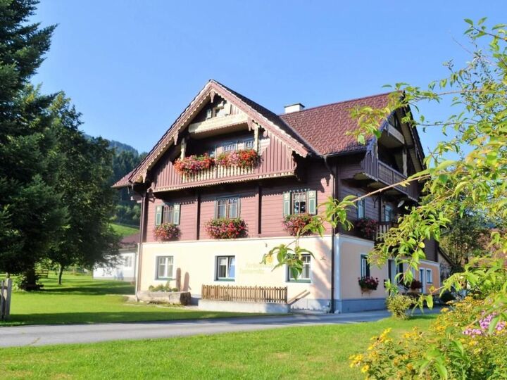 5-Bed House with Mountain View in Liezen, Sleeps 10, 1120