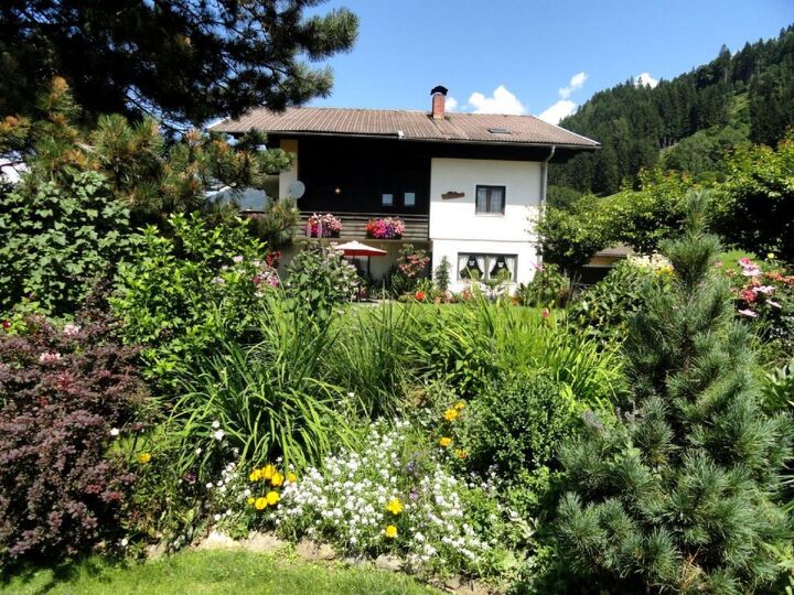2-Bed Apartment in Spittal an der Drau, Sleeps 6, 1081