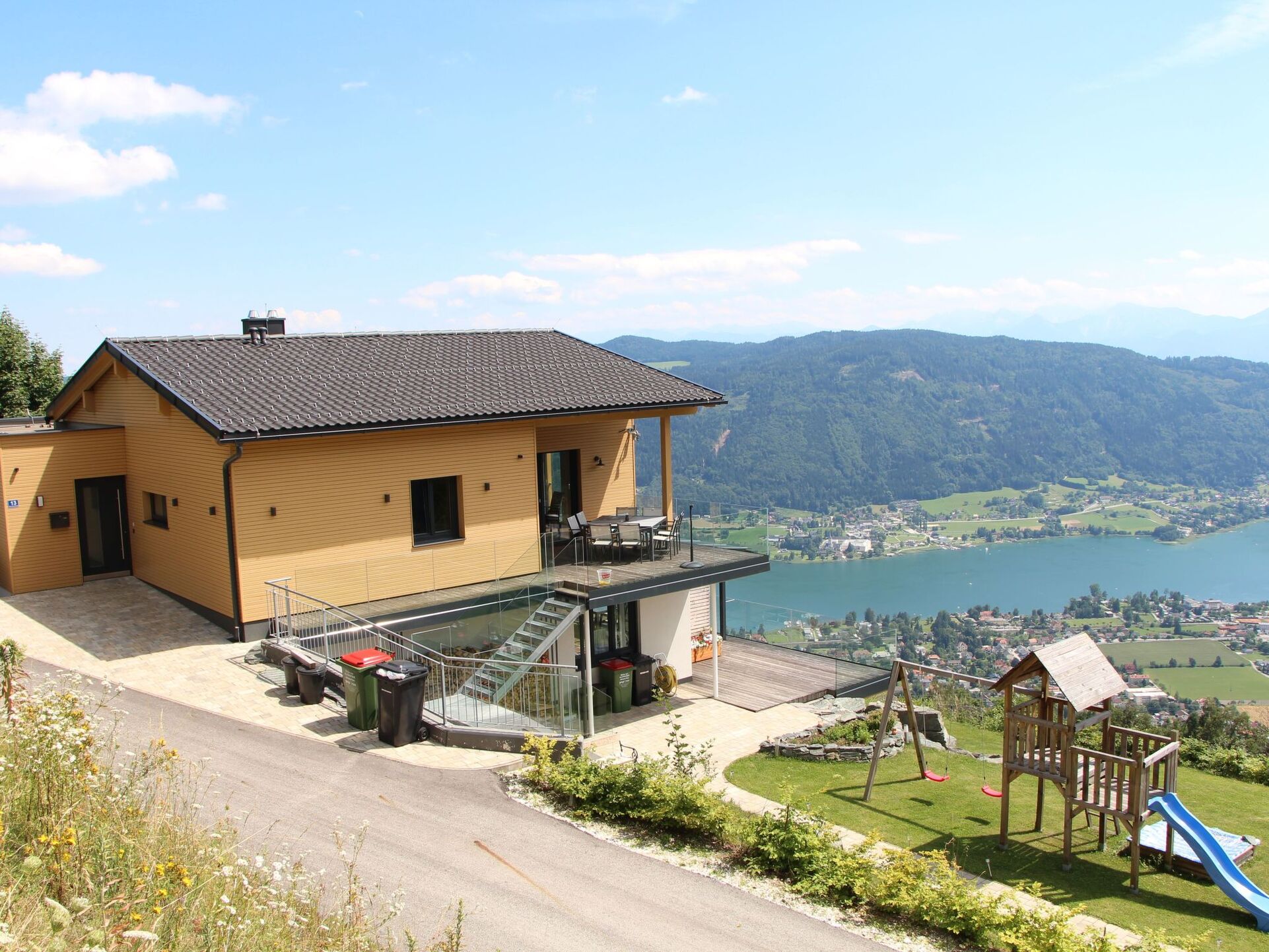 Stylish 4-Bed Apartment in Feldkirchen, Sleeps 8, 1082