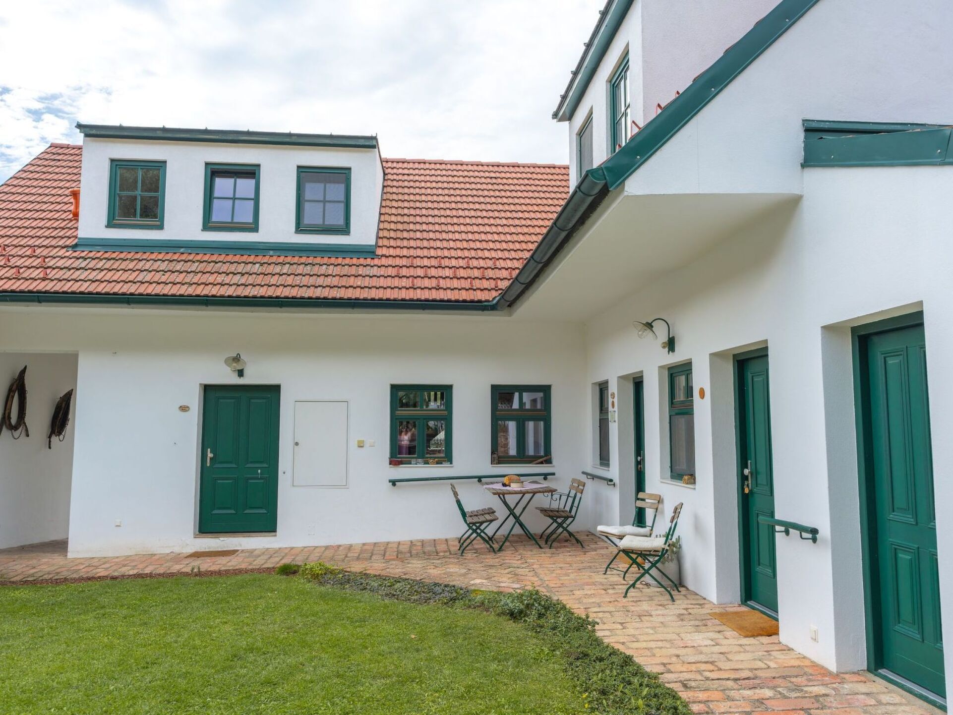 Stylish 5-Bed House in Ganserndorf, Sleeps 11, 1004