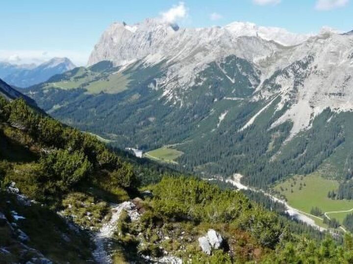Luxurious 2-Bed Apartment in Innsbruck-Land, Sleeps 4, 1155