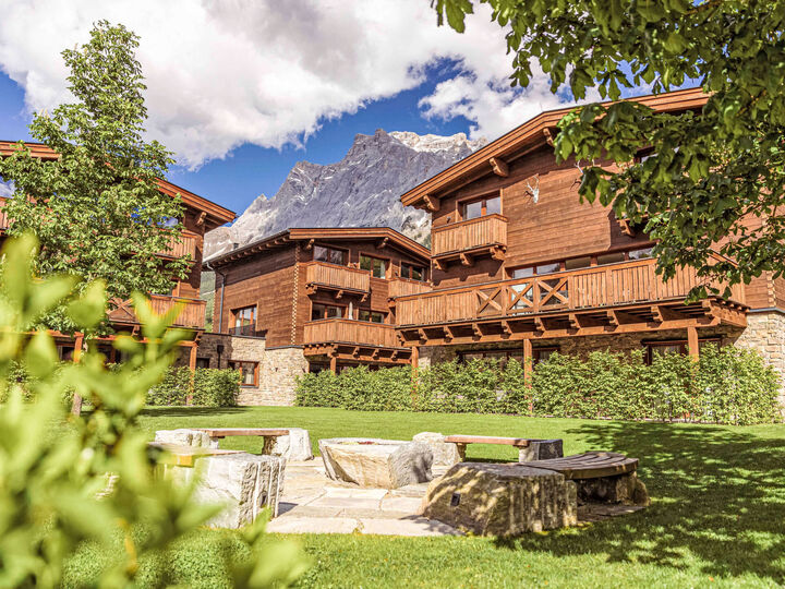 3-Bed Apartment with Mountain View in Reutte, Sleeps 8, 1015, Ehrwald, Austria