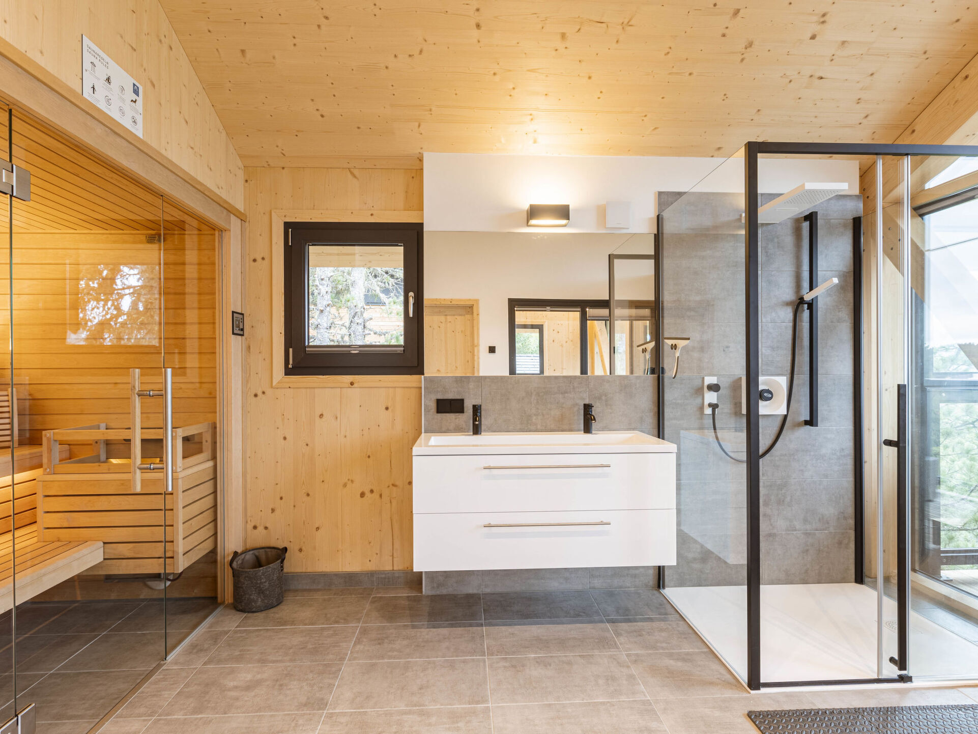 Bathroom / Wellness