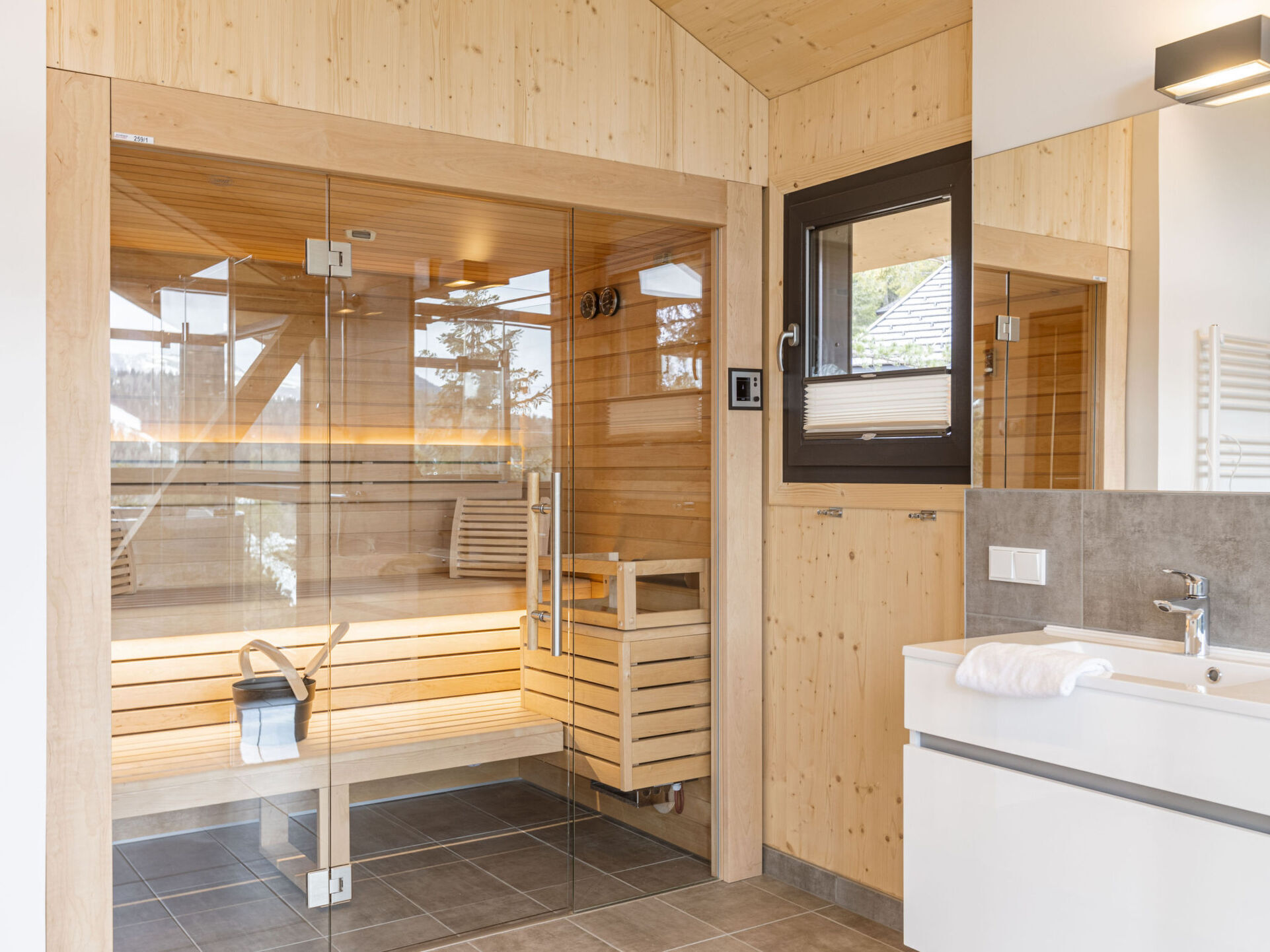 Bathroom / Wellness