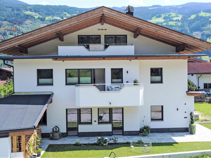 2-Bed Apartment with Mountain View in Schwaz, Sleeps 4, 1087, Aschau im Zillertal, Austria