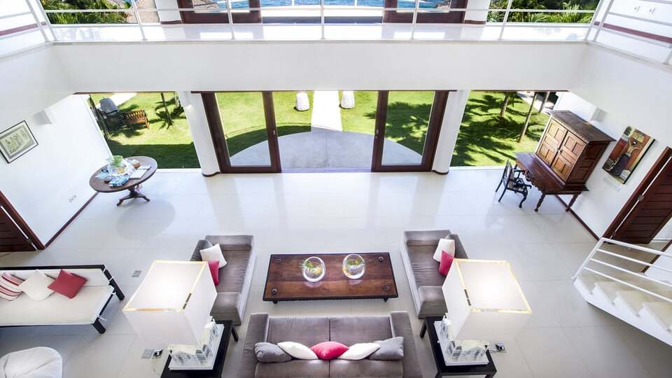 5 Star Villa Lucia – Elegant Oceanfront Living